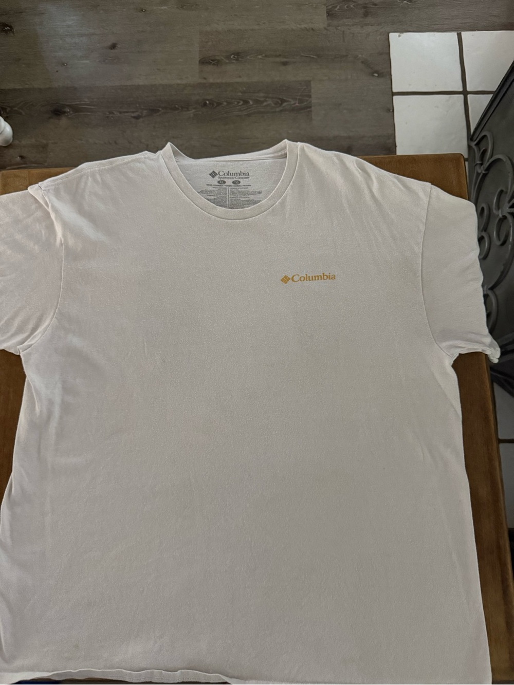 Columbia Men’s Short-Sleeve Tee in Off-White with Gold Logo